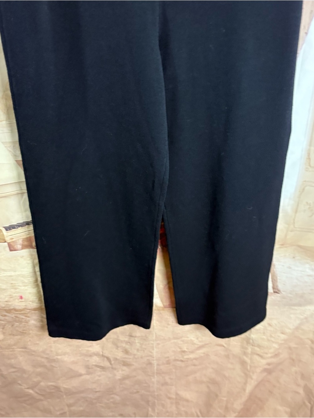 St. John Black Wide-Leg Ribbed Knit Pants - Picture 4 of 9
